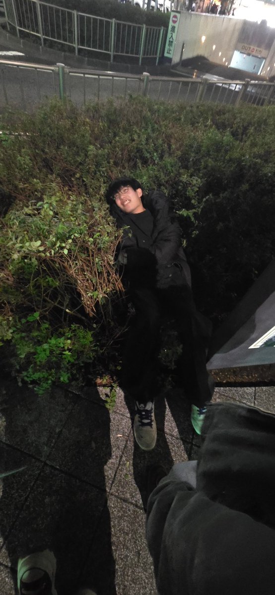 Spring_Rain0427's tweet image. 2人死んだ