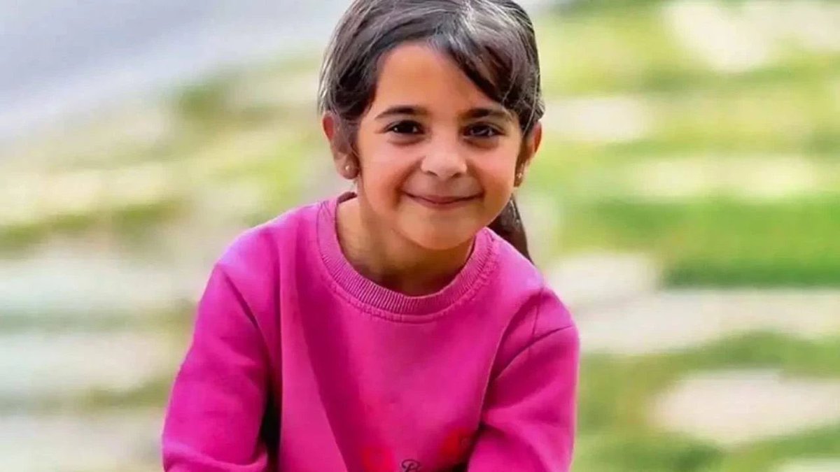 #SONDAKİKA Yargıtay, Narin Güran cinayetiyle ilgili kararını verdi. Amca, anne ve ağabey hakkında ağırlaştırılmış müebbet hapis cezası onandı.

İtirafçı Nevzat Bahtiyar'sa öldürmeye yardım suçundan yargılanacak.