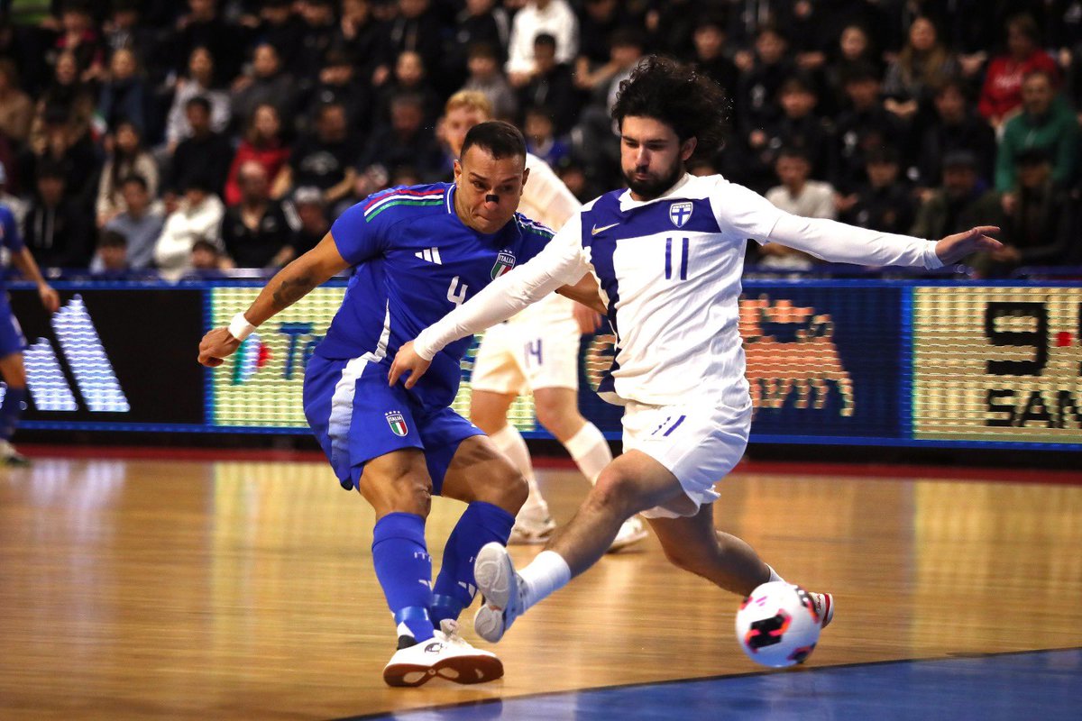 DesporteJapan's tweet photo. Italian national team player @italorossetti4 rocking #Desportefutsalshoes in a recent friendly against Finland โฝ ๐๐ผ โค ๐ฅ
#FutsalItalia๐ฎ๐น #FutsalJapan๐ฏ๐ต #DesporteJapan #DesporteItaly
#Desporte #DesporteFutsal #futsal #5asideย #indoorsoccer https://t.co/LegxH0YfBZ
