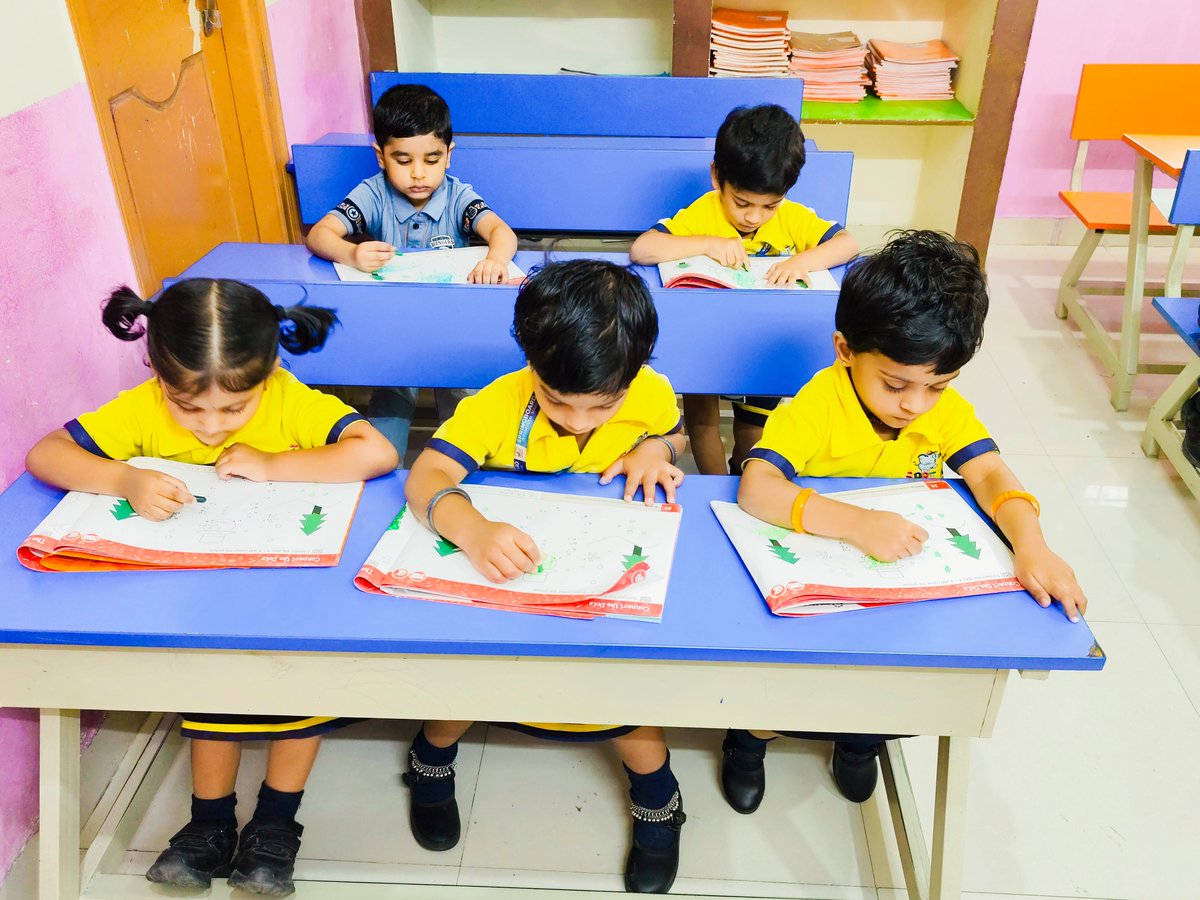 SpringboardInt's tweet photo. Christmas Craft Activity at Springboard International School Pragathinagar.

#springboardacademyschool #SBAS #springboard #Christmas #preschool #activities https://t.co/VJkxjfynzg