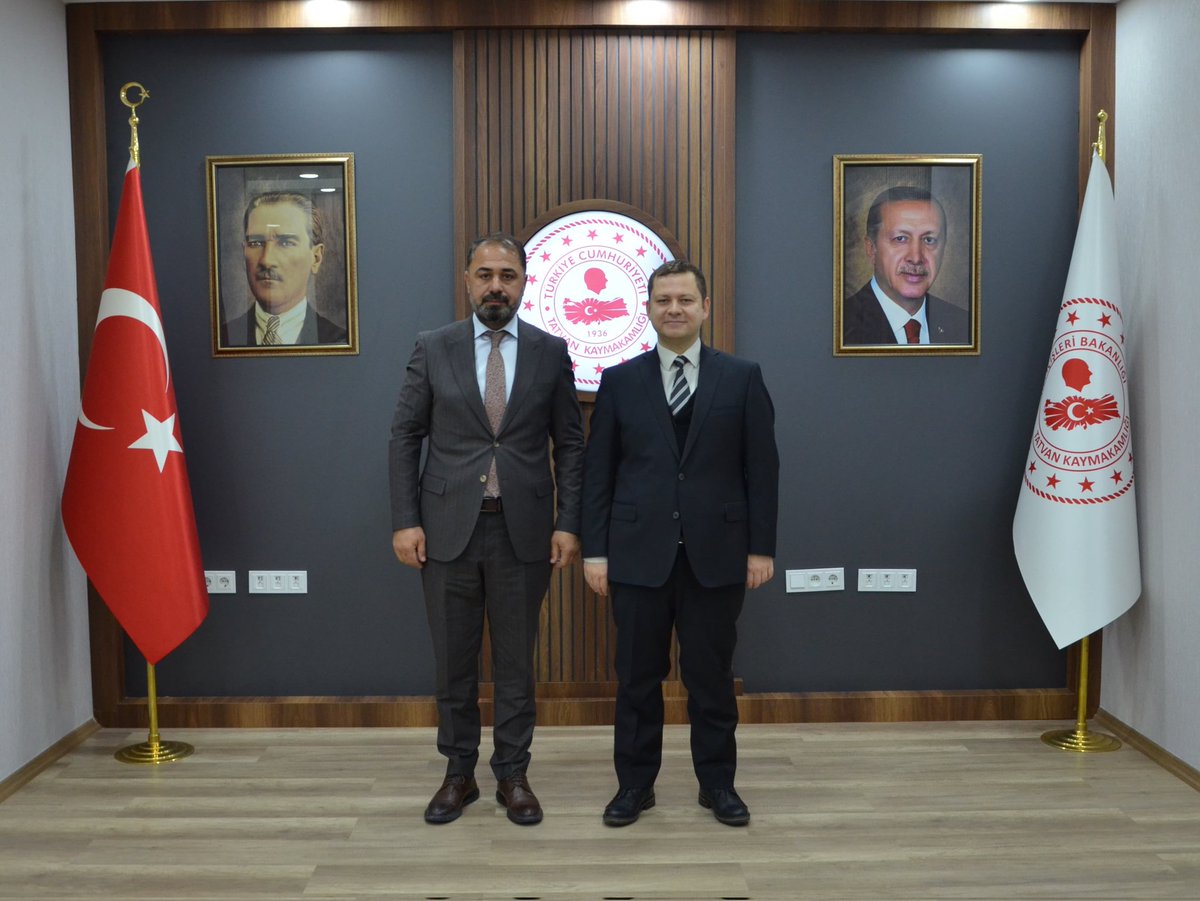 Fetih ve Kök Ahlat- Malazgirt Çalışmaları Enstitüsü Yönetim Kurulu Üyesi Gökhan İdiz,  Kaymakamımız Sayın <a href="/yigitydemirer/">Yiğit Yaşar Demirer</a>'i makamında ziyaret etti. 

Ziyaretten duyduğu memnuniyeti ifade eden Kaymakamımız <a href="/yigitydemirer/">Yiğit Yaşar Demirer</a>, nazik ziyaretlerinden dolayı teşekkür etti.