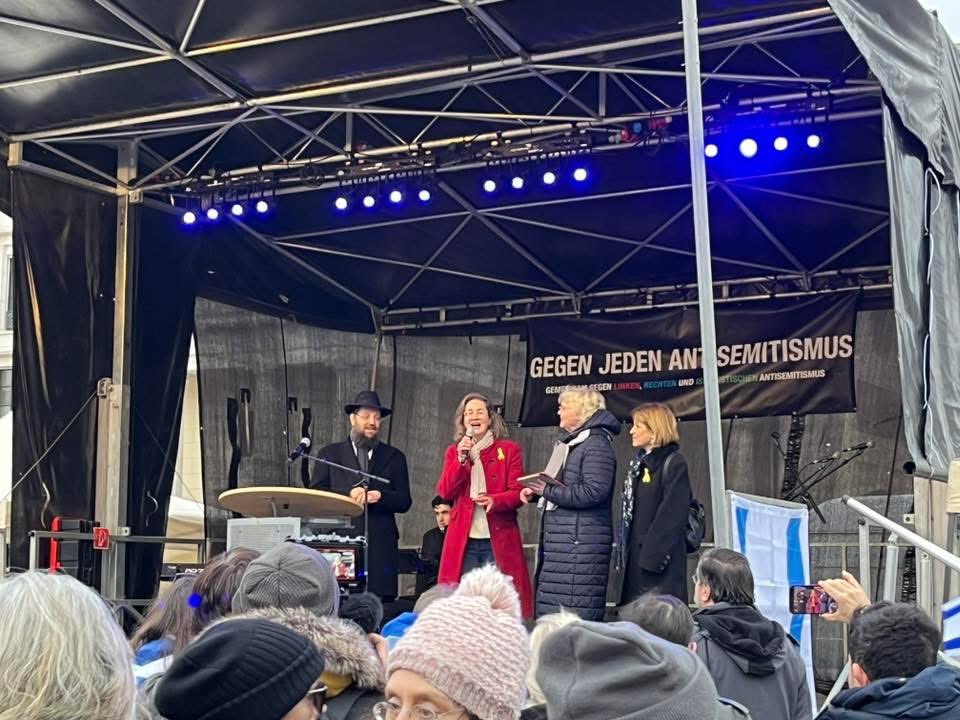 Maria Ossowski tweet media
