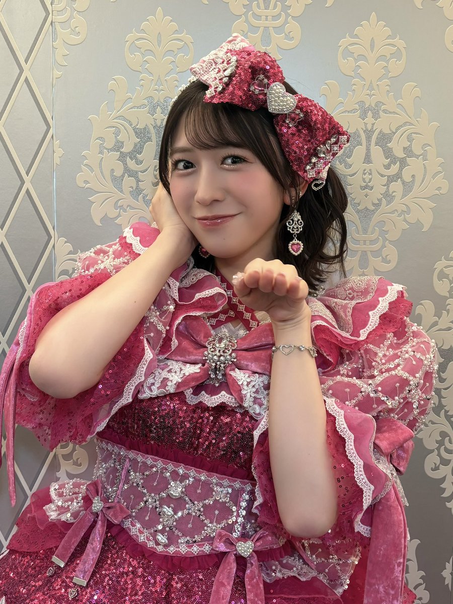 年間ミュージックアワード2025 ♡ ありがとうございました！罪な存在ピンクです🩷｢超最強｣、更にはORANGERANGEさんの楽曲でのスペシャルコラボも！
青春の楽曲で貴重な経験が出来ました✨🍊
皆さんが超最強をたくさん聴いてくださってて本当に嬉しい！
これからもよろしくお願いします！(おはる🩷)