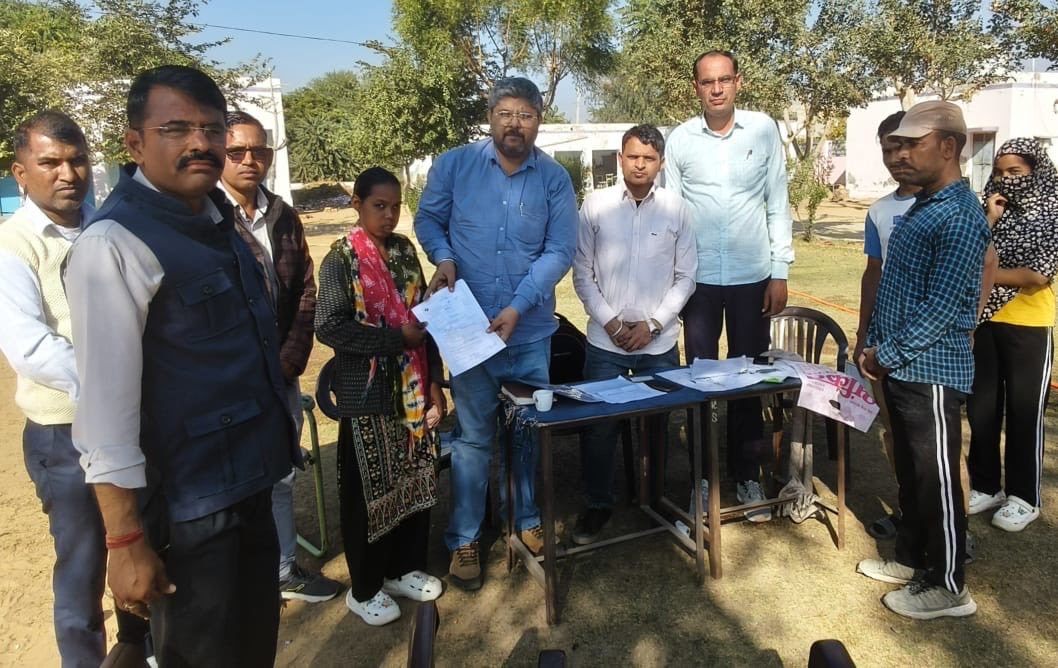 👉मतदाता सूची विशेष गहन पुनरीक्षण–2026
👉नव मतदाता पंजीकरण शिविर में फॉर्म 6 व घोषणा पत्र भरकर आफ़रीना ने शिविर का लाभ उठाया ✨
#भालेरी #चूरू <a href="/ChuruDeo/">DEO CHURU</a> 
#कोई भी पात्र नागरिक ना छूटे 

#शुद्धमतदातासूचीमजबूतलोकतंत्र 
<a href="/ECISVEEP/">Election Commission of India</a>
@spokespersonECI 
@PIB_INDIA 
<a href="/DIPRRajasthan/">सूचना एवं जनसम्पर्क विभाग, राजस्थान सरकार</a>