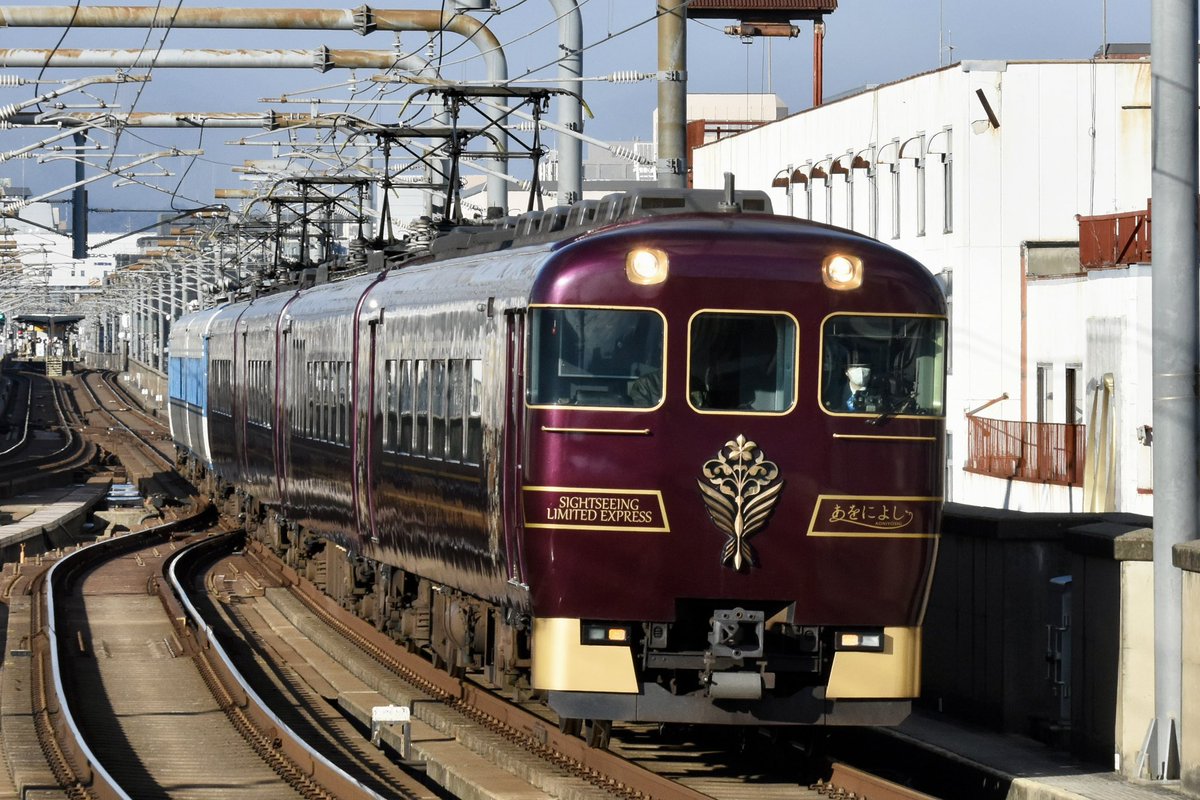 shuntrain_'s tweet photo. 12/26  特急あをによし
SA01+PN09

運転台の機器トラブルであおぞらⅡをつなげて運転されました。

元スナックカー同士の連結で、昔は普通に繋がってたのに今連結すると違和感が��いですね笑 https://t.co/2n6smztVku