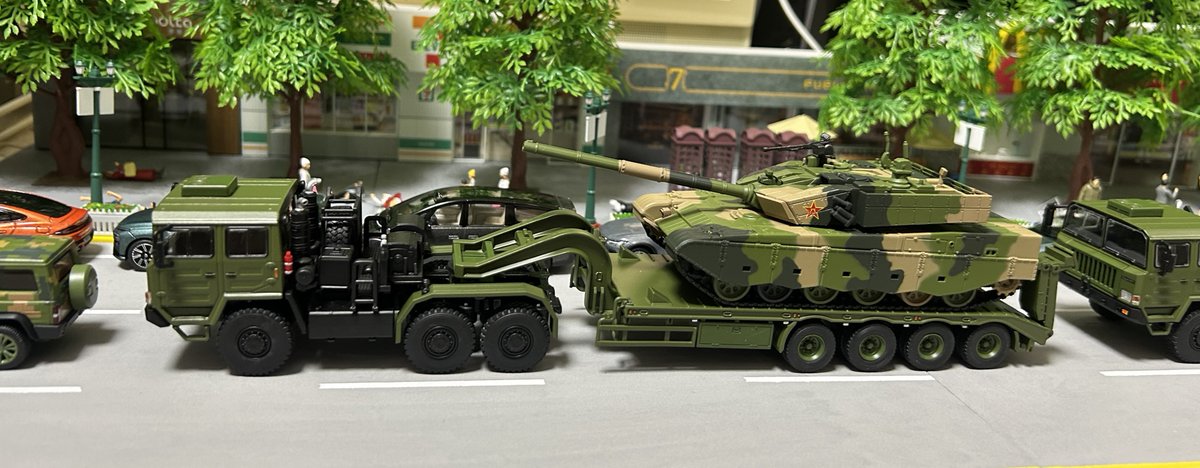 maruhaze128795's tweet photo. #ミニカーオブザイヤー2025 

＃拓意　戦車輸送車
開発を知ってから発売まで一番待った。

上海の路線バス
タオバオで巡回中にたまたま発見。

＃Masdi　アウディ公安パト
実車をyoutubeで見て商品化して欲しいと思っていたら出た。

＃596model　ビースト
最高！！ https://t.co/0kpw1PBFXL
