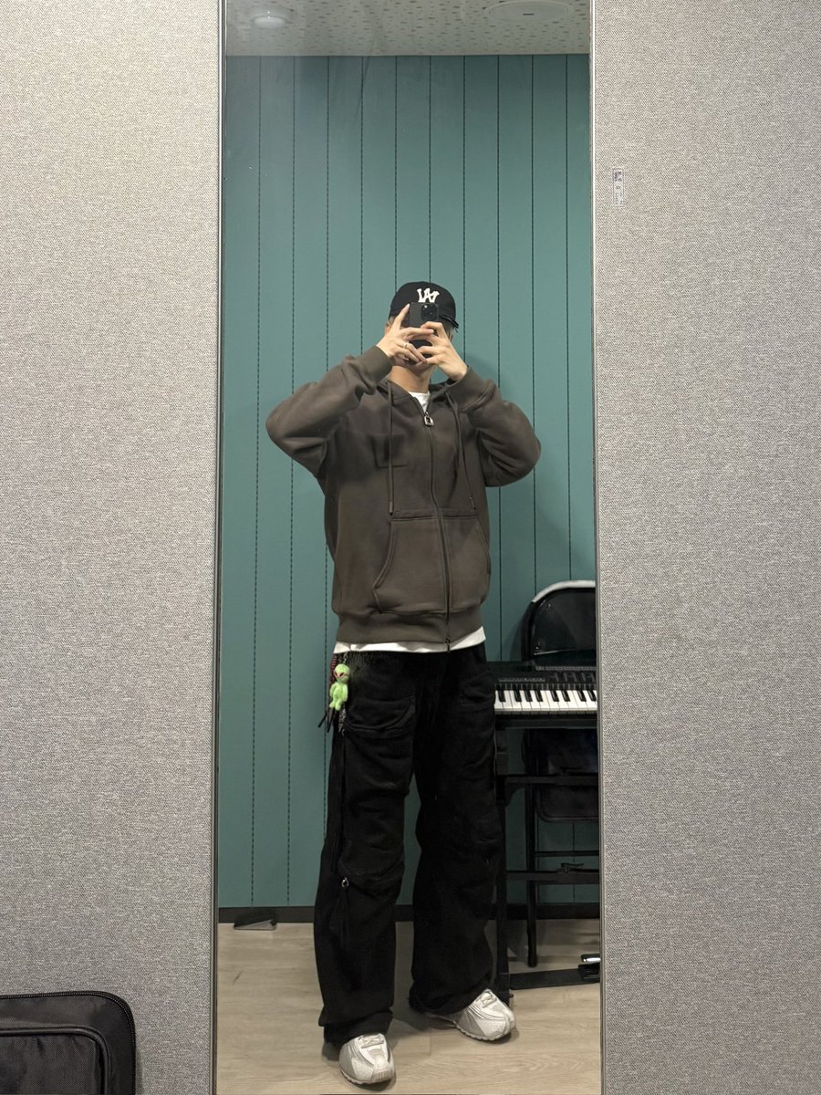 odebbl's tweet image. 💌 [251229] 9:14 PM

📸
🦊 today, while i'm still 24
🦊 i'm dressed really comfortably