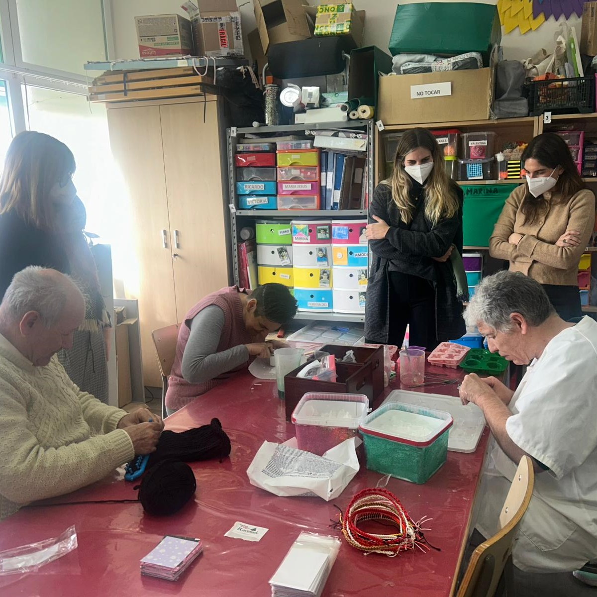 Hace unos días tuvimos el honor de que nos visitasen las hermanas Lourdes e Isabel Montes <a href="/lmontesoficial/">Lourdes Montes</a> <a href="/MontesParejo/">Isabel Montes Parejo</a> Agradecemos que nos hicieran un hueco y vinieran a conocer a nuestr@s chic@s y el Centro Santa Ángela de la Cruz.

#sordoceguera #sordociegos #discapacidad