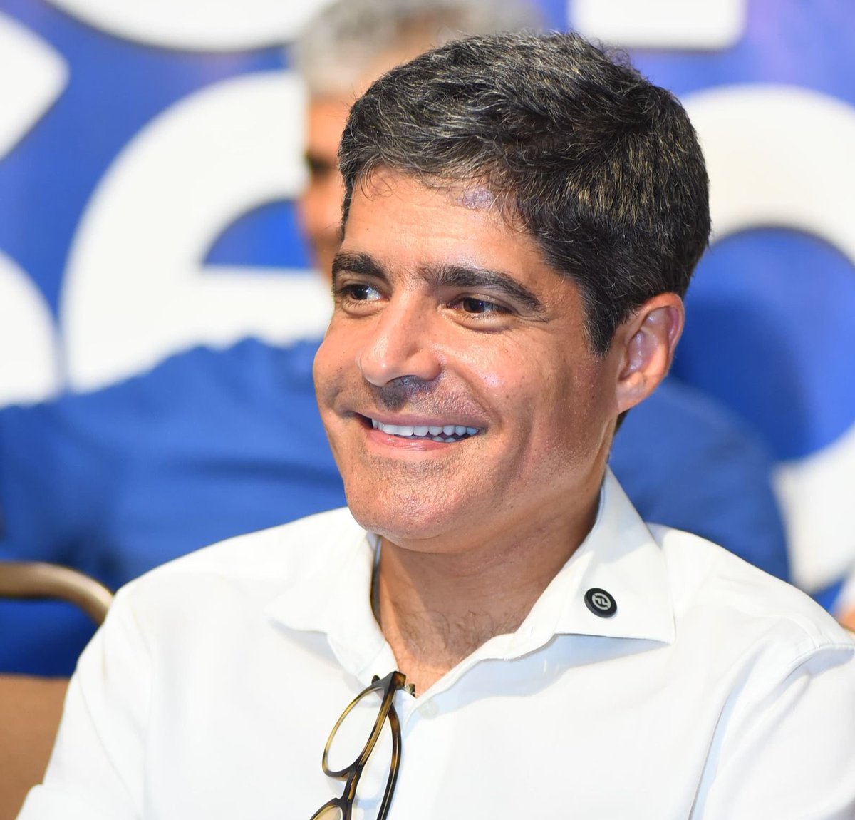 MatheusBlog's tweet image. Neto fecha o ano com o cenário político equilibrado e já projeta o tabuleiro nacional sem Tarcísio como candidato à Presidência.
 possível chapa
➡️ ACM Neto (governo)
➡️ Vice: mulher ou indicação do Republicanos
➡️ Senado: João Roma
➡️ 2ª vaga : depende  de Ângelo Coronel