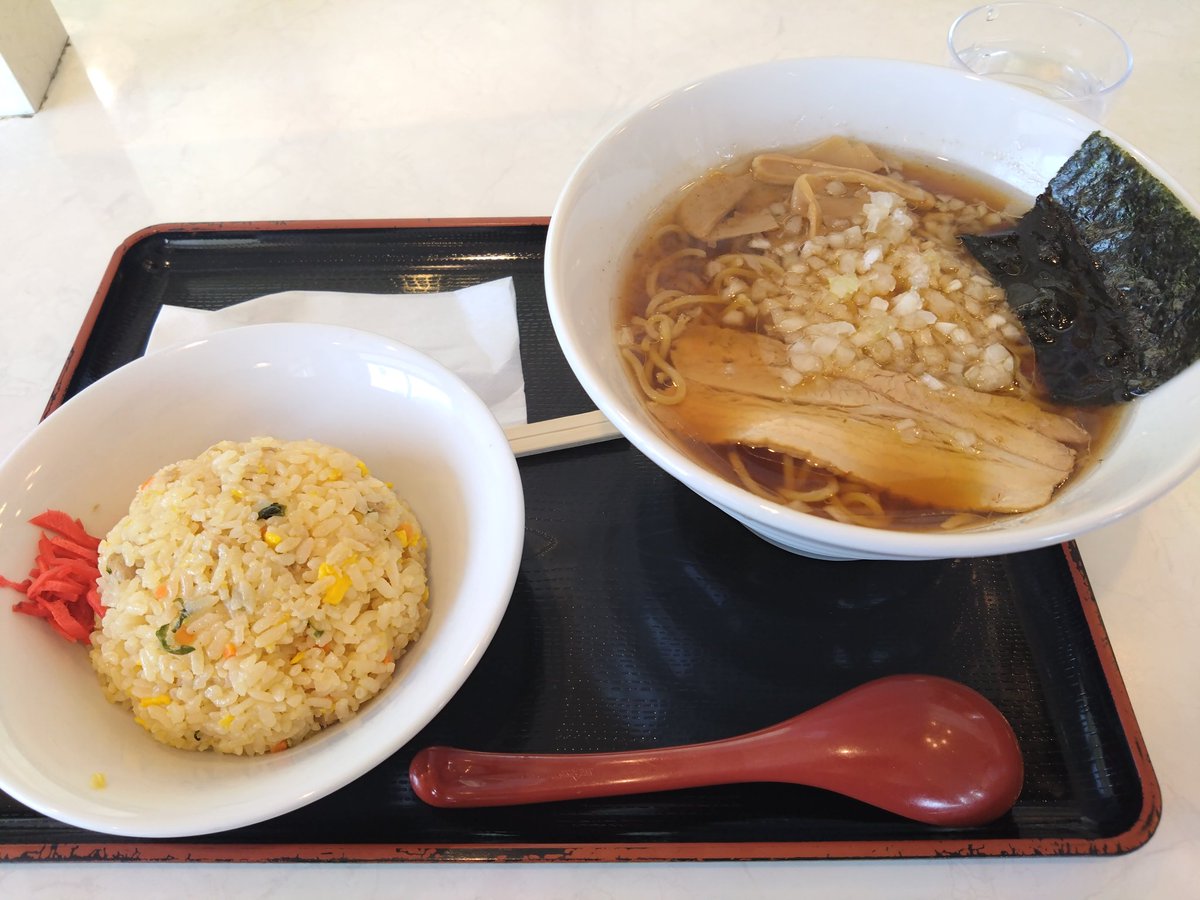 onsenman_516's tweet photo. 八王子らーめん
麺屋石川
石川パーキングにあった八王子ラーメン。
玉ねぎの刻みがのってるラーメンです。
キリッとした醤油ラーメンで美味かったです。
#麺屋石川
#八王子らーめん
#石川パーキング
#炒飯
#八王子市
#東京都 https://t.co/mrb5ly8PTU