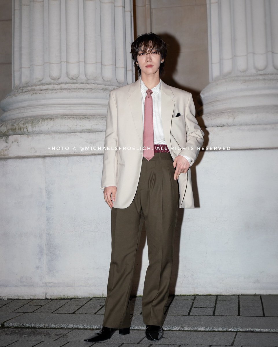 fondofbt's tweet image. ปีที่แล้วสูทหล่อคลีนๆ รอลุ้นปีนี้เตนล์จะมาลุคไหน 🖤

#SaintLaurentxTEN