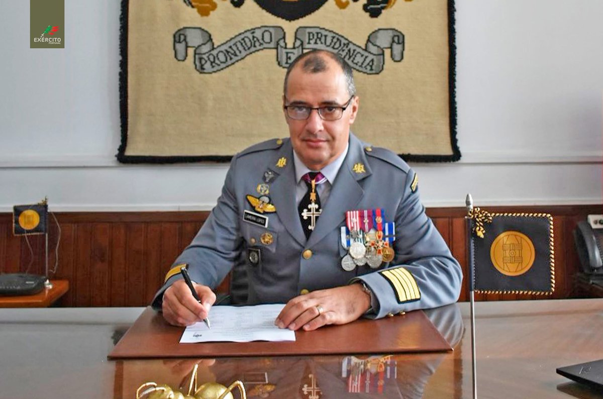 Exercito_pt's tweet photo. 📢 A Cerimónia de Tomada de Posse do Coronel Lameira Lopes, que substituiu no cargo o Coronel Alves de Sousa, decorreu no dia 23 de dezembro.
#ExércitoPortuguês #RTransp https://t.co/2CpIL2DAhl