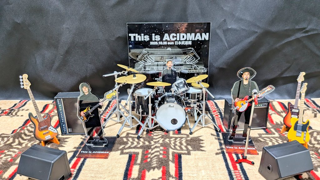 senatus0108's tweet image. ガチャガチャのミニチュアがそれなりに集まったのでそれっぽく並べてみた
(あえての逆三角立ち位置で…😎)
#ACIDMAN 
#Miniature