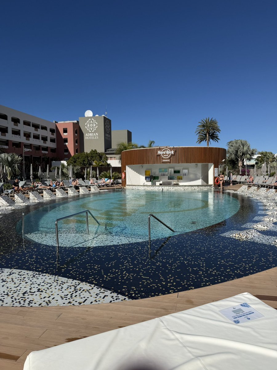 Simon Buckmaster tweet media