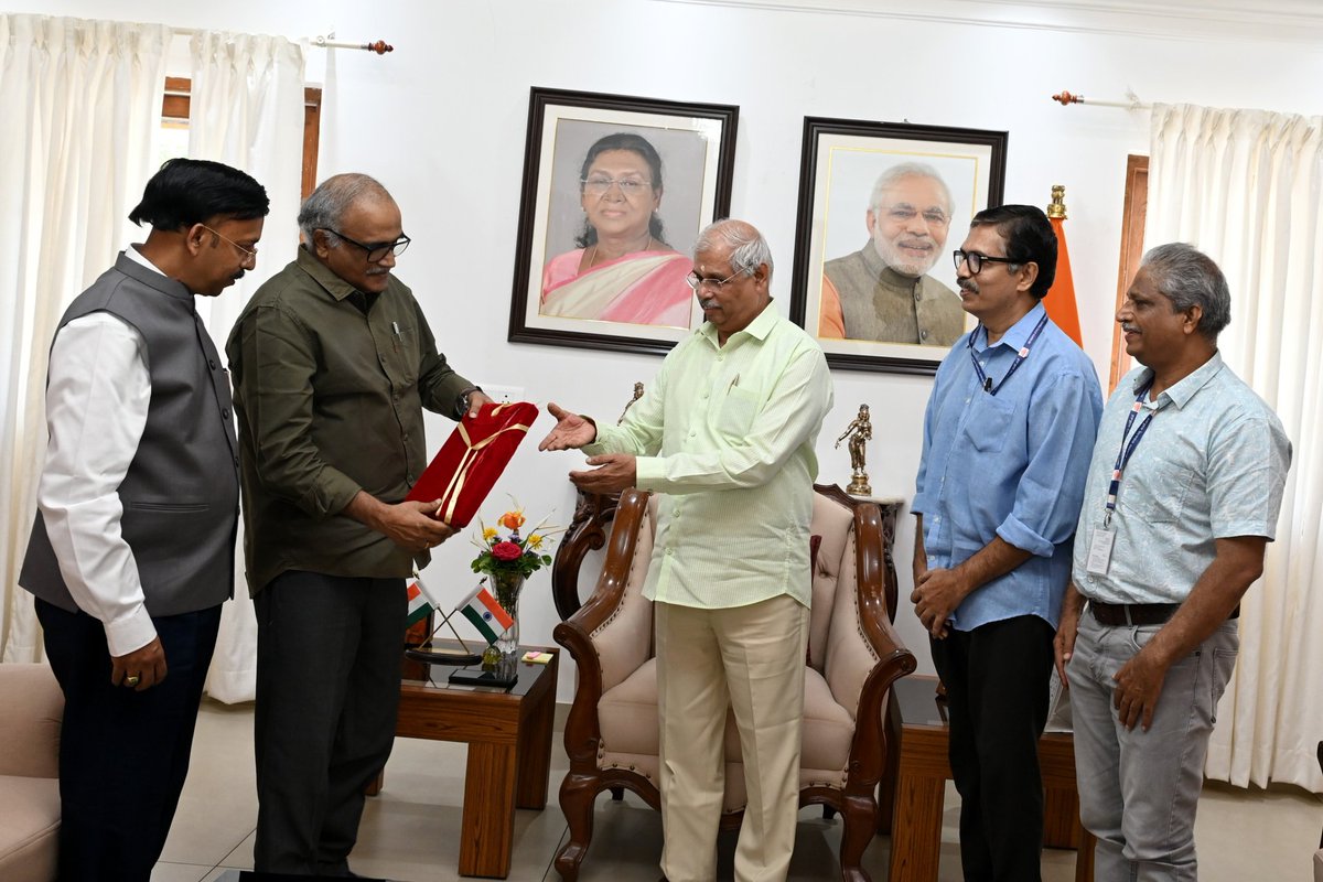 KeralaGovernor's tweet photo. Shri K.N. Harilal, Chairman, Shri P. Anil Prasad, Secretary, State Finance Commission; Shri K.R. Jyothilal, IAS, Additional Chief Secretary (Finance)  called on the Hon’ble Governor Shri Rajendra Vishwanath Arlekar at Lok Bhavan today. https://t.co/OBD6x8D8Zh