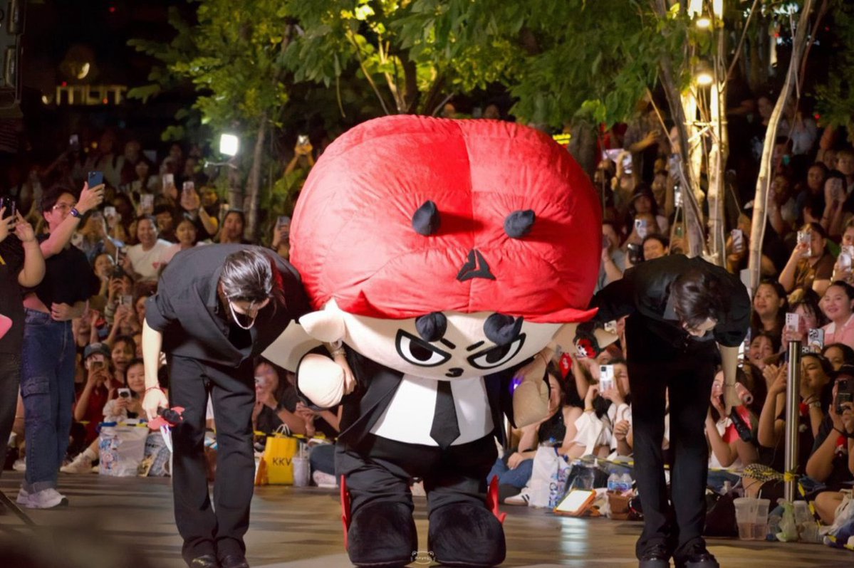 TrendforPerth's tweet image. To get to where you are today, you've both worked so hard and overcome not easy things. I love how you silently persevered, focusing only on doing your best. Now Domiia is by your side, let's support each other as we move forward and overcome everything. You guys deserve more…