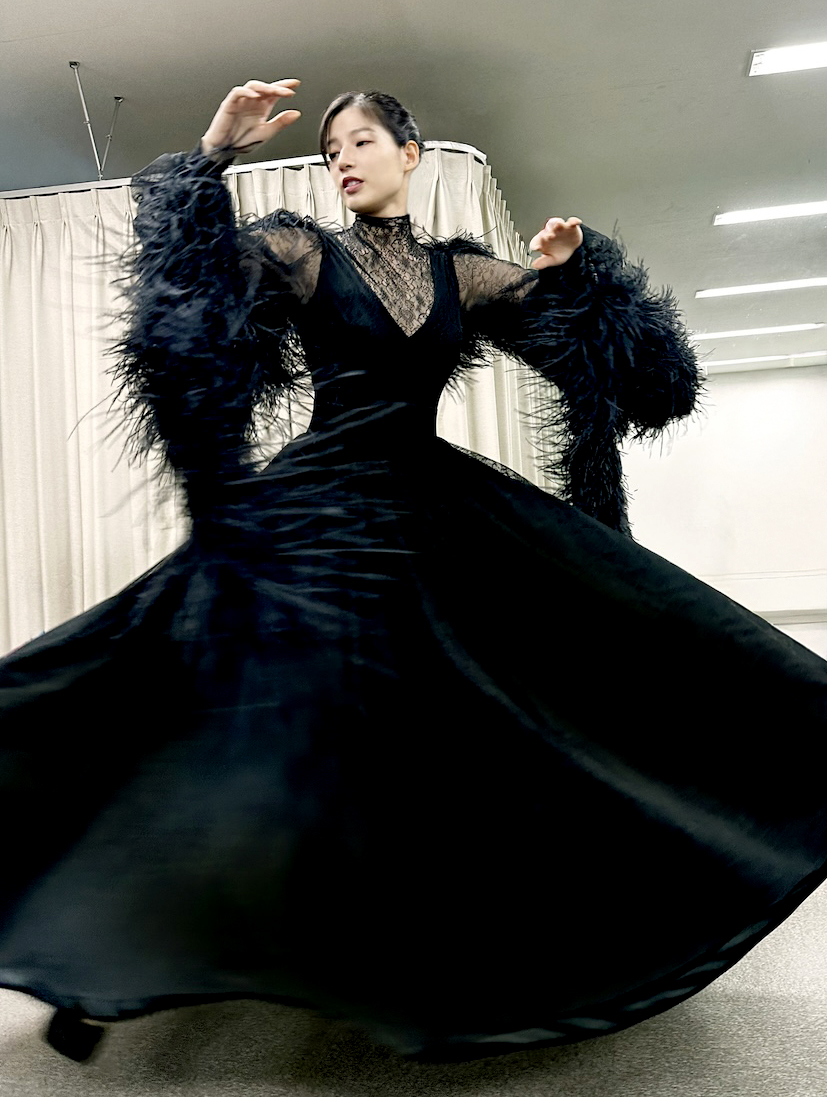 ブラック ペザントドレス A211-14秋冬用新品タグ付き ブラック・スワン房ちゃんじゃん🥹