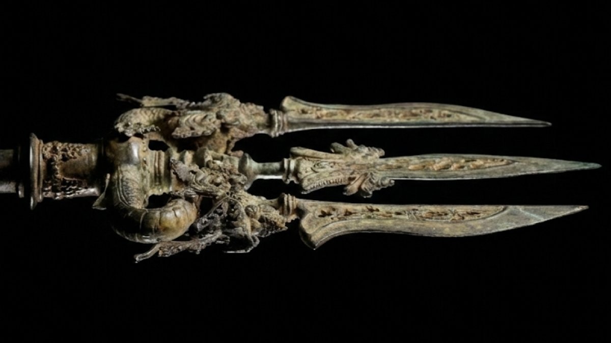 c. 13th-14th century CE, large bronze Trishula ( त्रिशूल ) with naga dragons, East Java (Indonesia).

Weight: 3,102 g,
Dimensions: Length 51.5 cm.