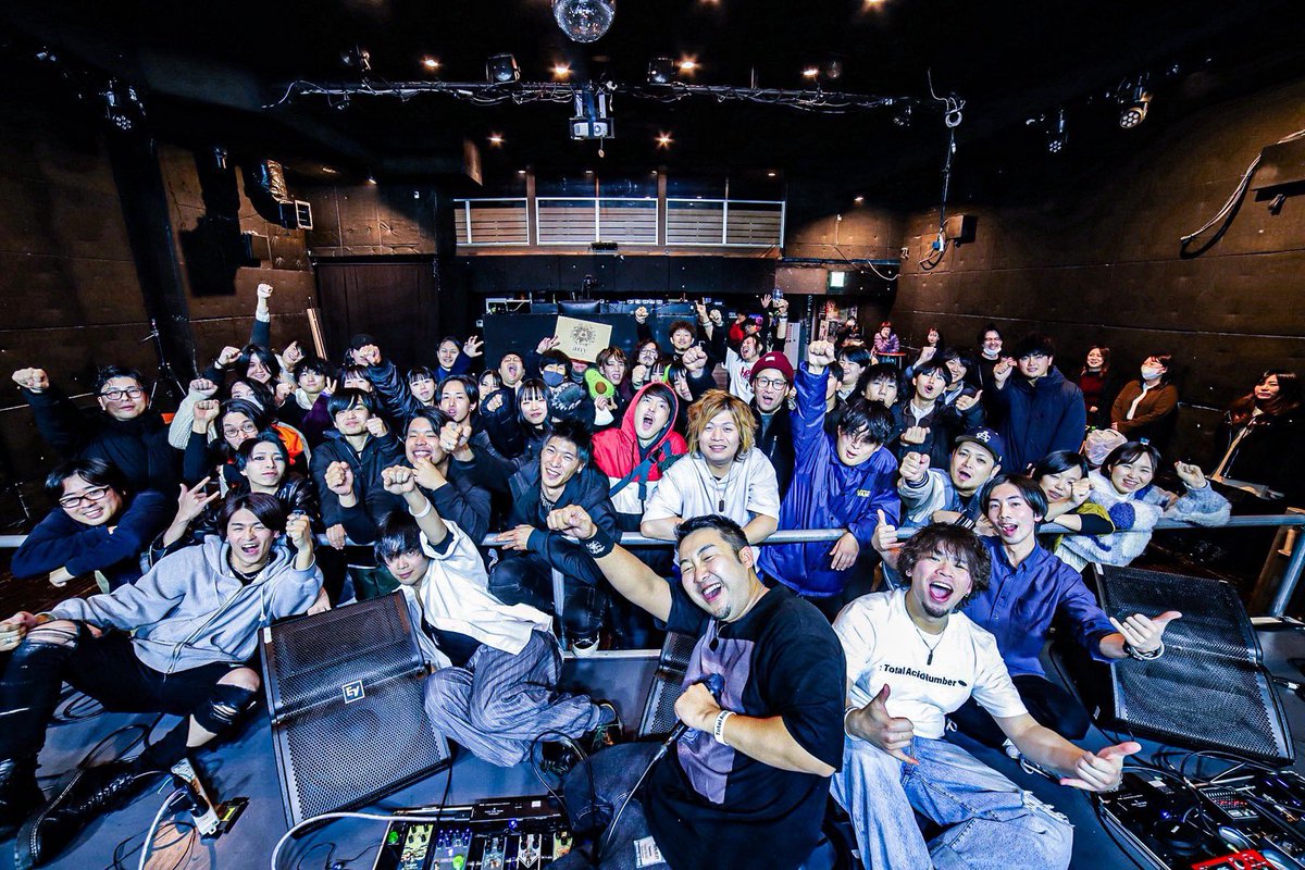 2025.12.27 
Total Acid Number pre."Topazos"

出演アーティスト全12組！
ご来場ありがとうございました🙏🏻
そして弾き語り枠としてお誘い頂き本当にありがとうございました!!
個性がぶつかり合って最高の化学反応みたいなイベントでした☺️

これにて2025年全ステージ終了！
感謝、感謝です🫶🏻