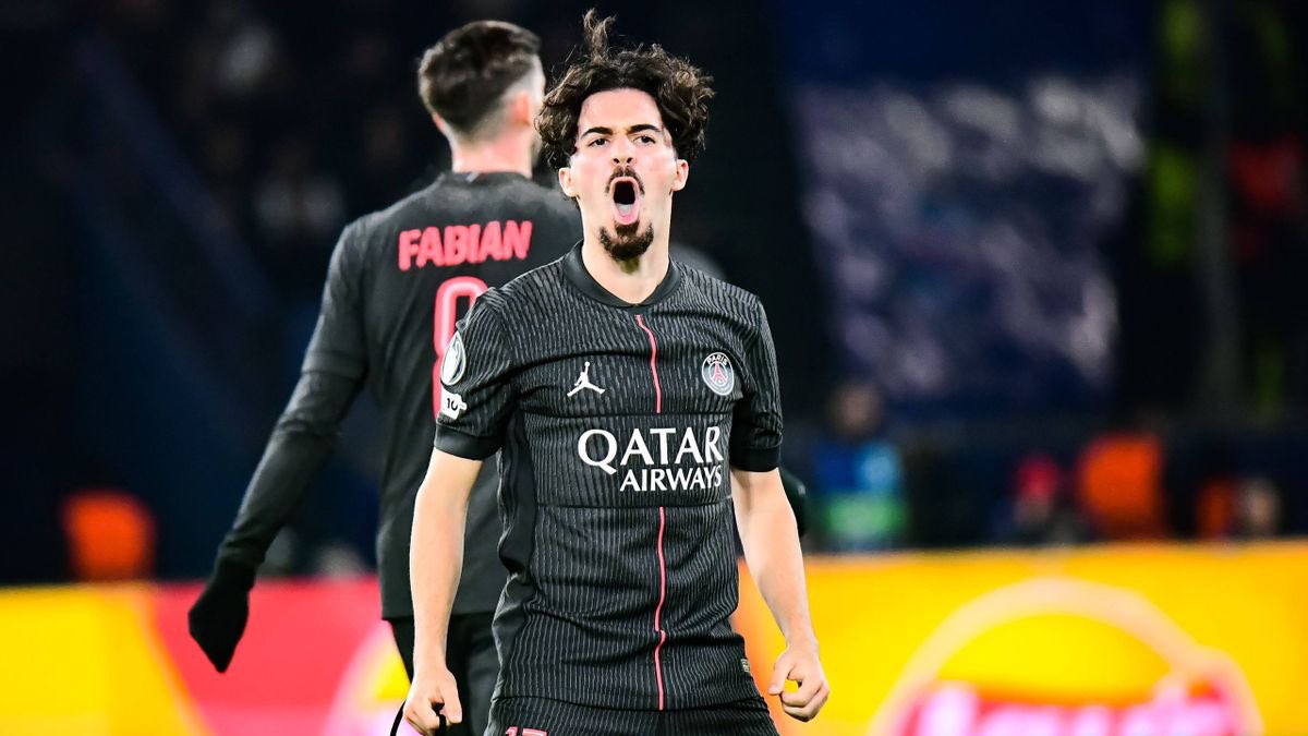 ActuL1_'s tweet image. 🚨 LE PSG FERME LA PORTE AU REAL POUR VITINHA ! ❌❤️💙

Face aux rumeurs envoyant Vitinha au Real Madrid pour remplacer Kroos, le président du PSG est catégorique : aucune négociation n'aura lieu avec Florentino Pérez.

(@defcentral)