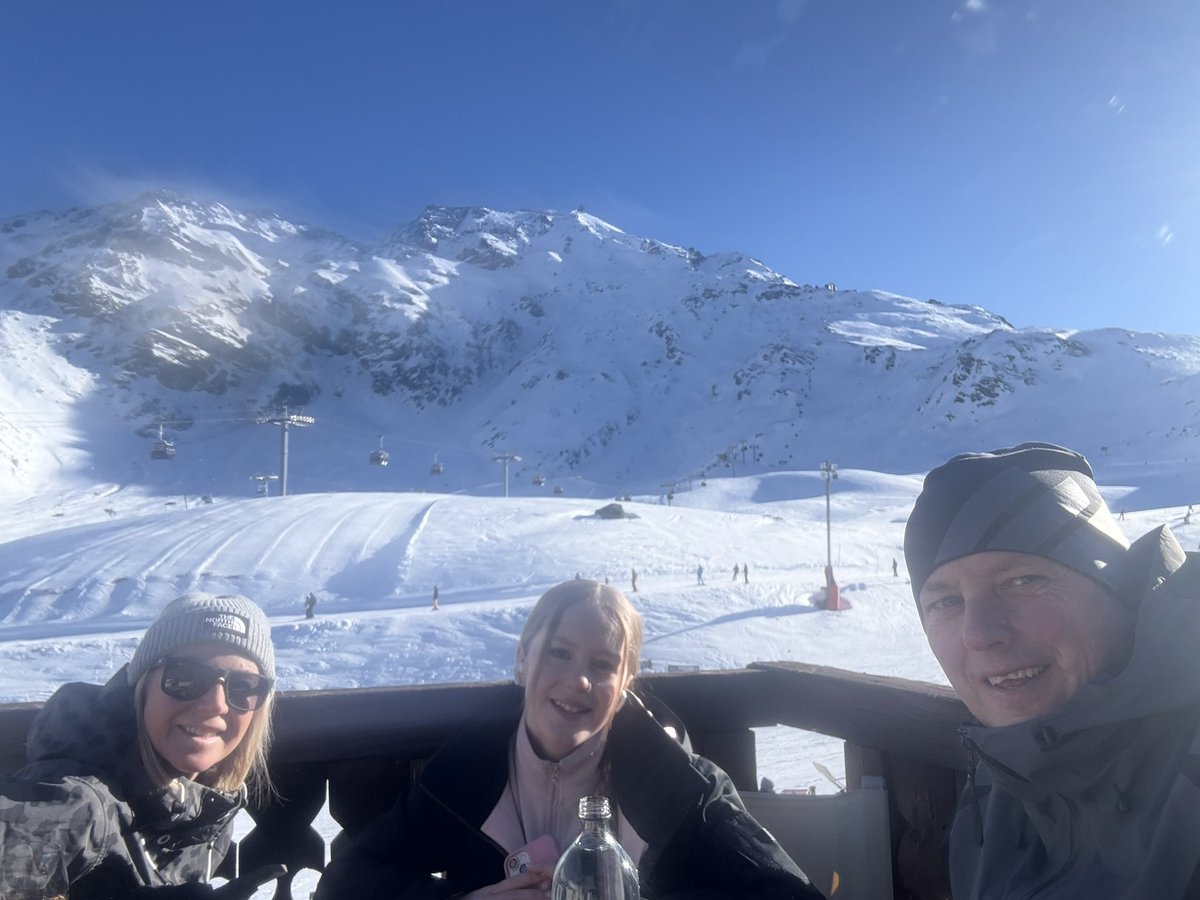 mikehfowle's tweet photo. Definitely had lunch in worse places! #lesarc https://t.co/yOkvSDHbT1