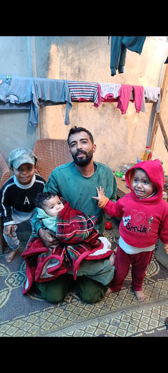 mtr2019999's tweet image. My friends, please don't ignore me. I need your help. My family, my children, and I need you. We need shelter and clothes, and no one cares. Please help me, even with a share or a comment. I beg you, don't abandon my children.🙏🏻😂😭🌧🌨 chuffed.org/project/146380…