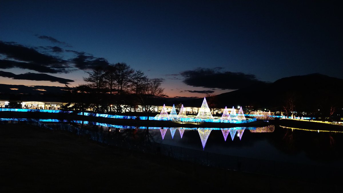 initial_kuro's tweet image. 今日そんなに寒くなかったので
軽井沢プリンスアウトレットに空いてる時間狙って行ってみました😄うちから20分ほどで着いちゃうから地元の人間はこんな行き方をします😊
年末セールやっててみんなたくさんお買い物してて幸せそうな人たちが多かった😄