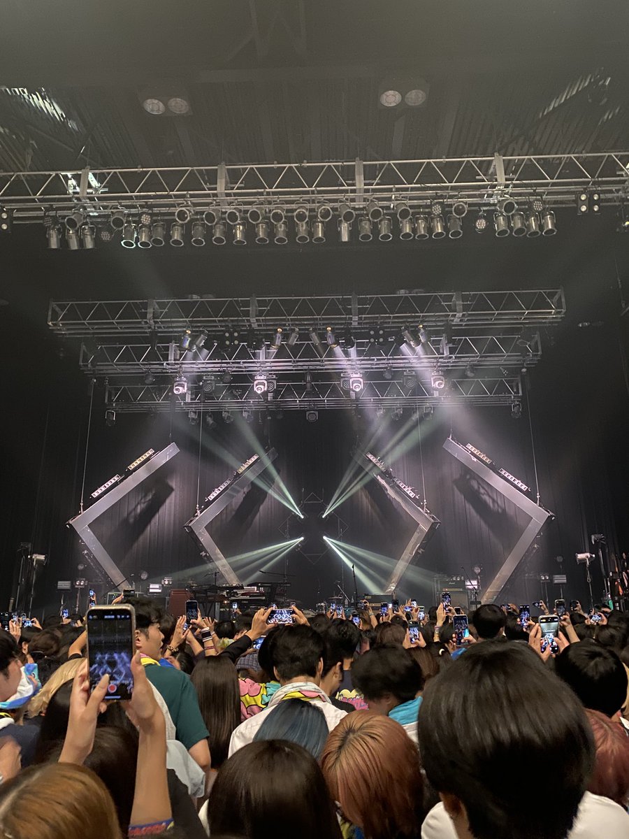 マカロニえんぴつ2025年もありがとうございました！
今年は学校お勉強とか実習とかが忙しくてフェスには行けなかったけど、行けたライブ一つ一つが大切な思い出になりました💝
来年もたくさんたくさんOKKAKEしたいです！愛してます、救われてます。