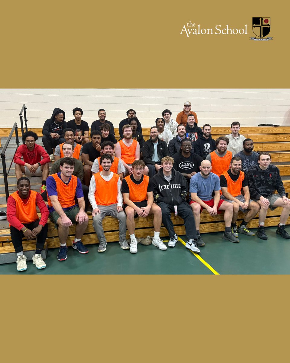 AvalonSCH's tweet photo. An amazing turnout of Avalon alumni, great energy on the court, and even better company. Thanks to everyone who came out and made it such a fun and successful night!

#AvalonSchool #DucinAltum #allboysschool #CatholicSchools #MocoSchools #DC #DCCatholicSchools https://t.co/iLmQUsnFfh