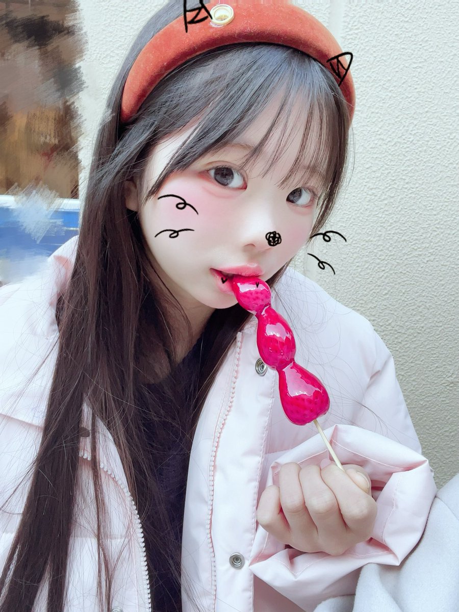 みんな今日も来てくれてありがとう😽 いちご飴食べたよ