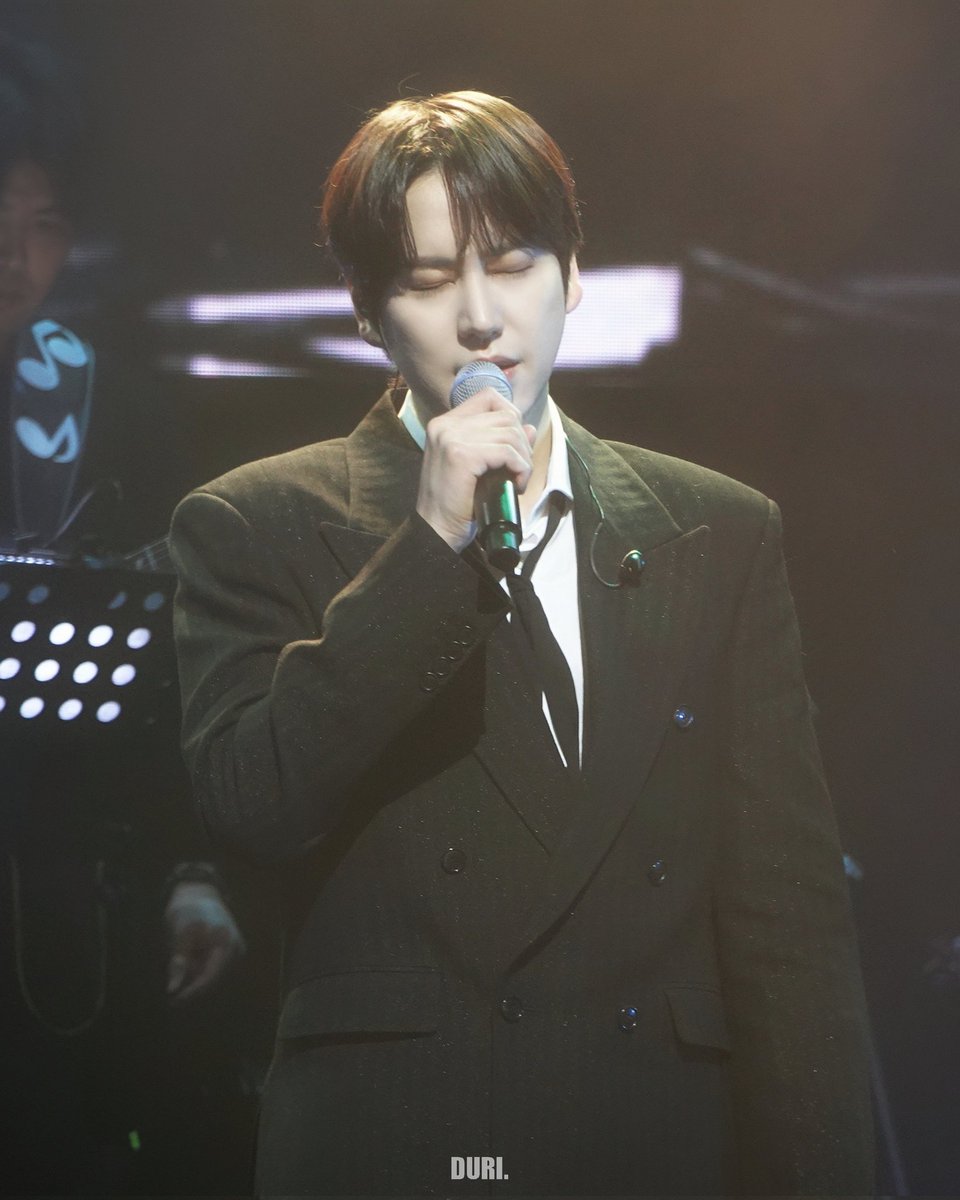 251228 원더랜드페스티벌
조명때문에 더 천사같아,,,💙
.
.
#규현 #KYUHYUN #슈퍼주니어 #SUPERJUINIOR #규현아_사랑해