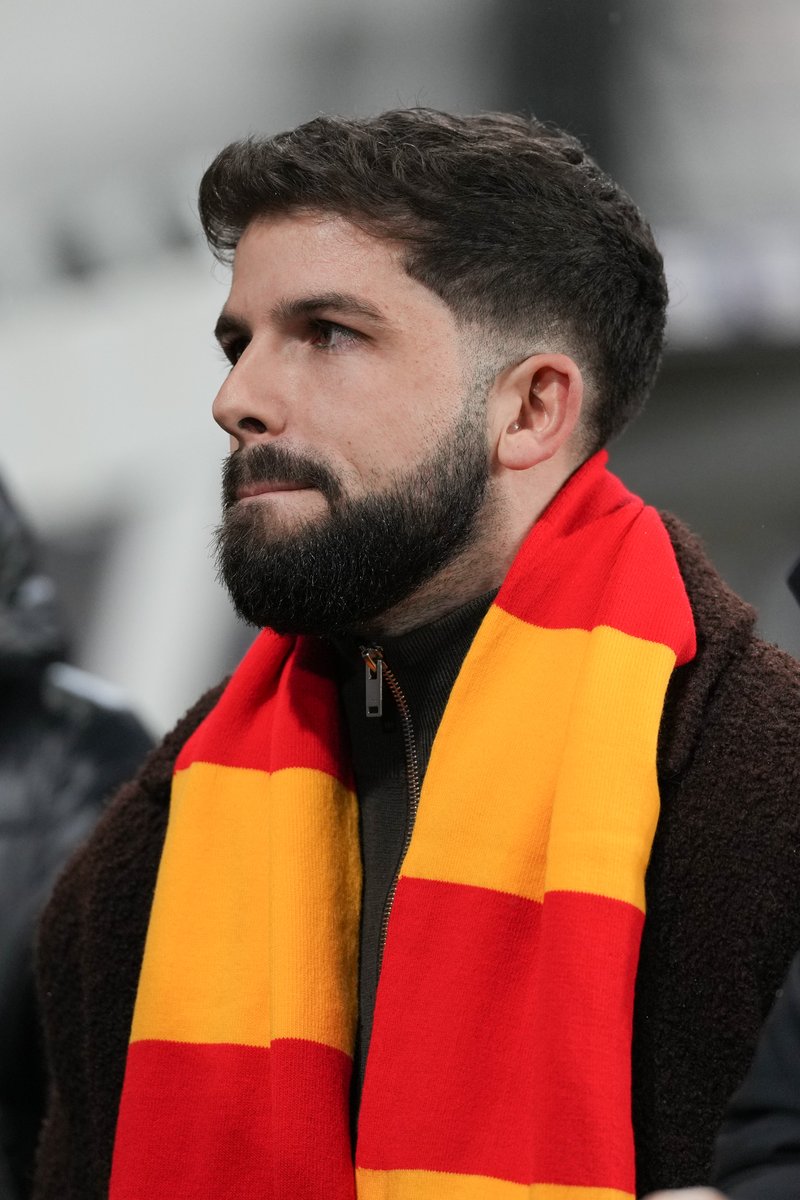 _BeFootball's tweet image. 🚨 𝗝𝗜𝗠𝗠𝗬 𝗖𝗔𝗕𝗢𝗧 🇫🇷 𝗗𝗘́𝗠𝗢𝗡𝗧𝗘 𝗟𝗘 𝗧𝗥𝗢𝗣𝗛𝗘́𝗘 « 𝗠𝗘𝗜𝗟𝗟𝗘𝗨𝗥 𝗖𝗢𝗠𝗘𝗕𝗔𝗖𝗞 » 𝗔𝗧𝗧𝗥𝗜𝗕𝗨𝗘́ 𝗔̀ 𝗣𝗔𝗨𝗟 𝗣𝗢𝗚𝗕𝗔 🇫🇷 🥶

Le joueur du RC Lens n’a pas mâché ses mots après la récompense offerte au Français aux Globe Soccer Awards :

« Matthieu Udol,…