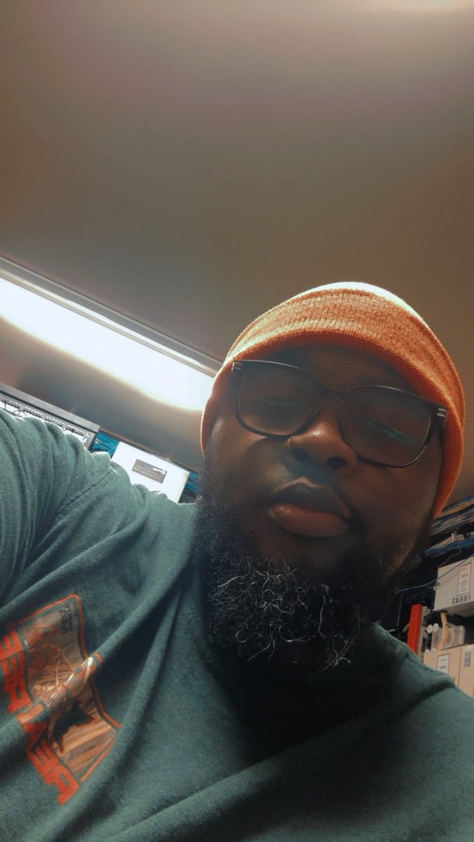 _Teddee_'s tweet image. I’ve heard every 👓 joke ya’ll can think of. 

I don’t need my glasses 24/7. Not even to read. 🙂‍↔️