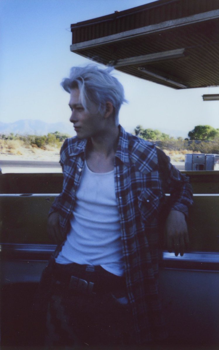 THIS PHOTO OF NI-KI IM SCREAMING!!! 😭