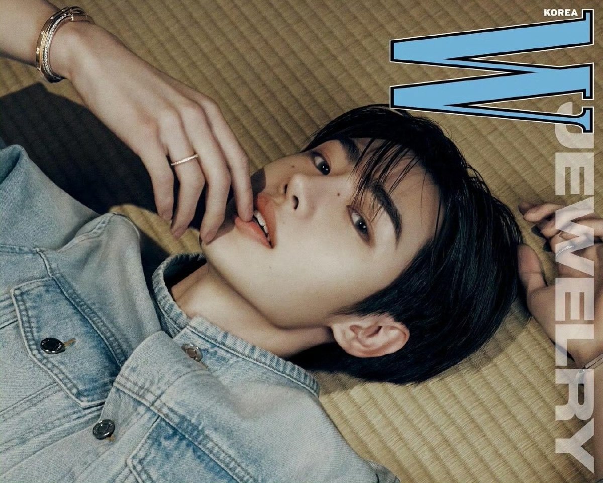 byeol_ice's tweet image. 성훈 사용법: 바닥에 눕힌다