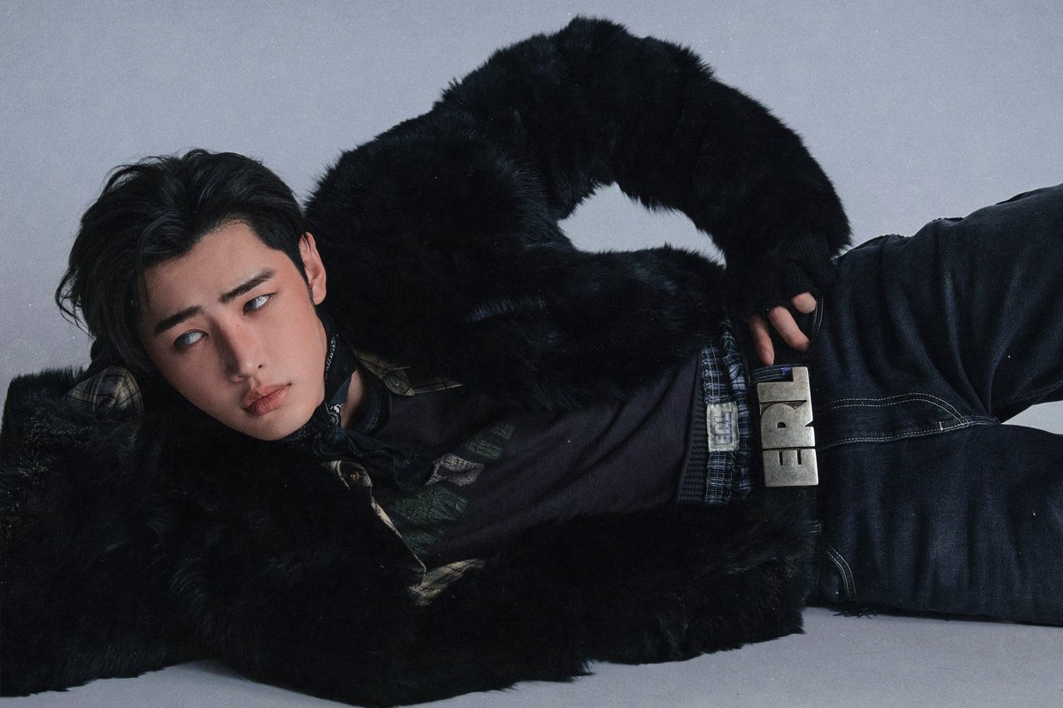 byeol_ice's tweet image. 성훈 사용법: 바닥에 눕힌다