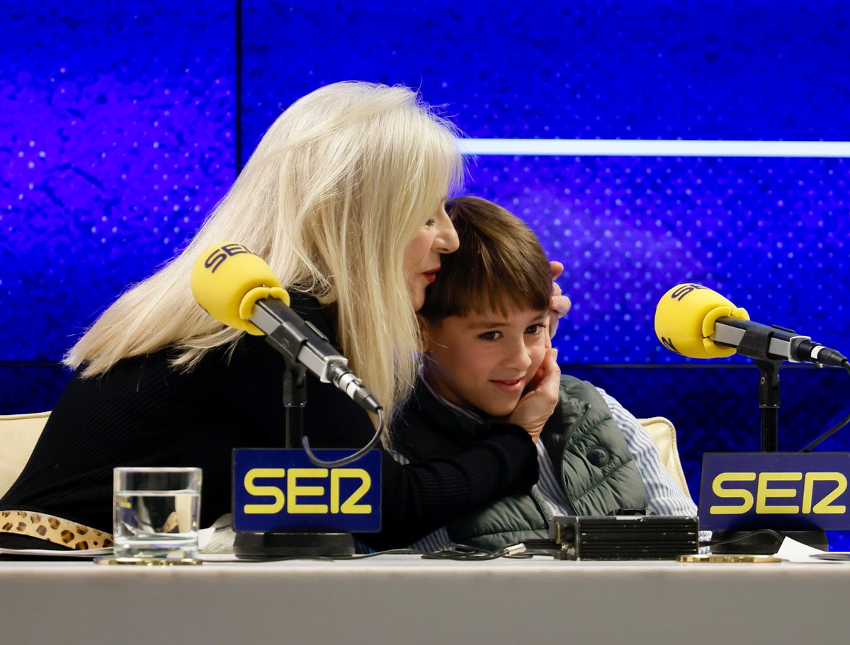 Qué mejor regalo para estos días previos a la Noche de Reyes que una lectura de cuentos junto a sus creadores.

Gracias a <a href="/RadioSevilla/">Radio Sevilla</a> por invitarme a compartir este momento, y enhorabuena los niñas y niños participantes en este certamen de cuentos infantiles.