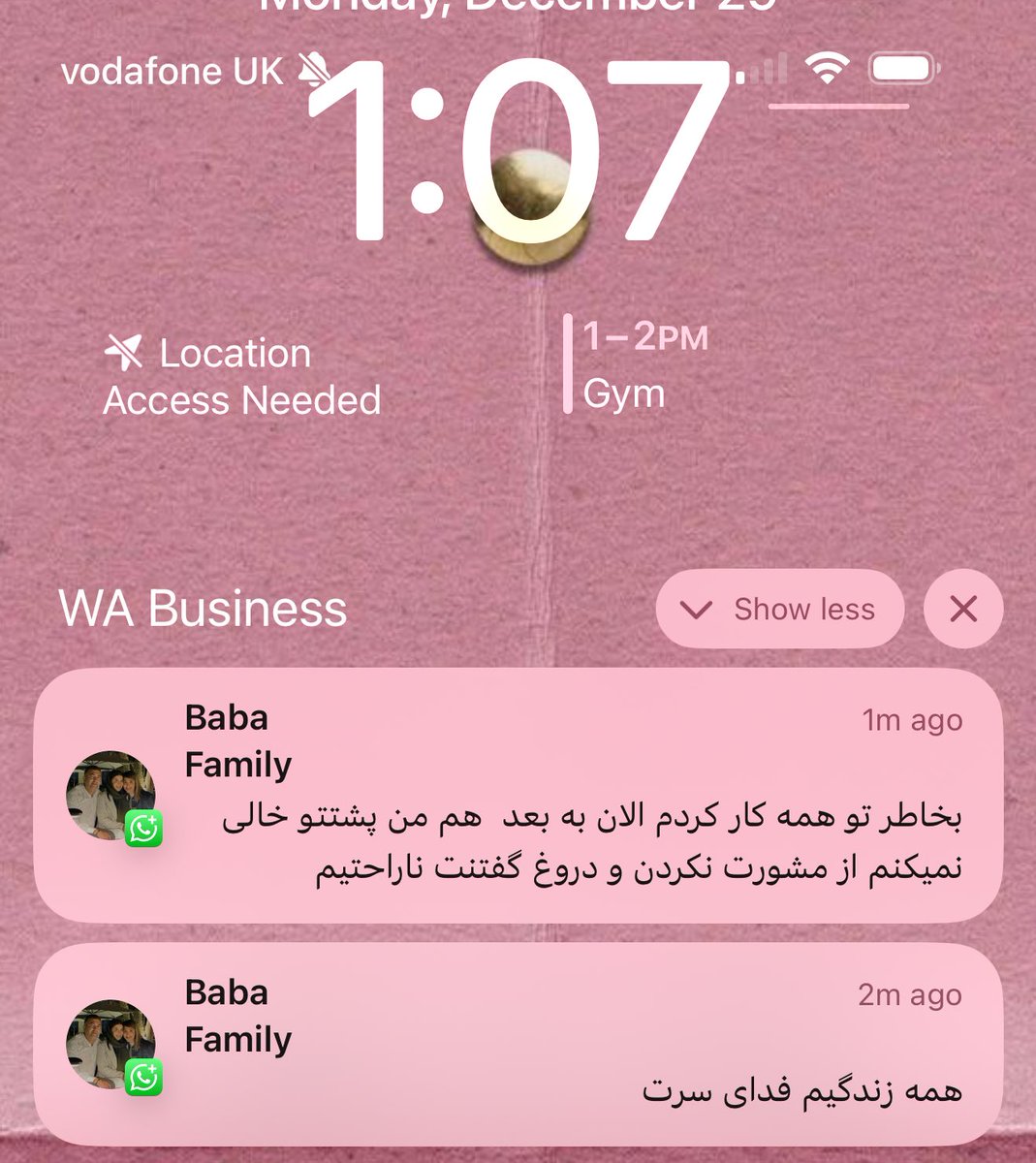 hedii_la's tweet photo. همیشه تو ضعیف ترین حالتت میفهمی خوانواده همه چیزه حتی اگه کلی تروما بهت وارد کرده باشه حتی اگه یه روزایی حسای دیگه ای تجربه کردی ولی بازم at the end of the day کسیو جز اونا نداری❤️‍🩹 https://t.co/YITm3mEcgm