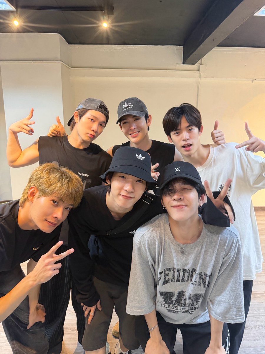 DEXXofficialTH's tweet photo. ซ้อมเสร็จแล้ววว~ ขอกำลังใจจากทุกคนหน่อยได้มั้ยครับ 🥺💙

#DEXXth
#DMDMUSIC https://t.co/AQZQZ4niG3