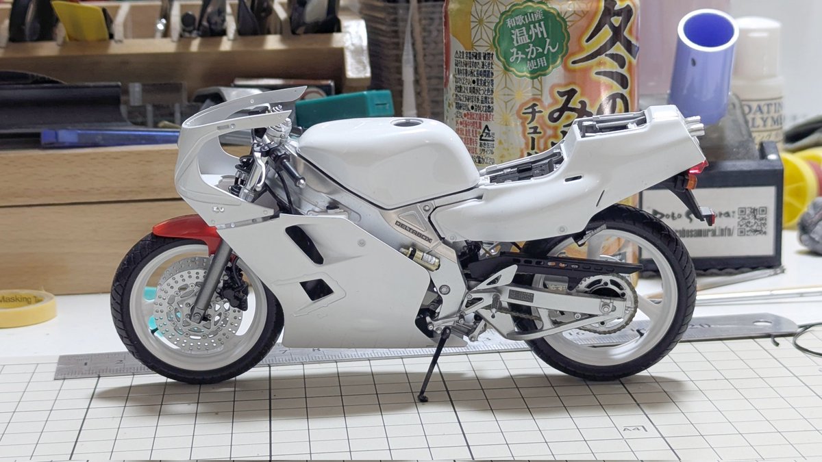 今年の制作納めはTZR250をここまで進めました♪あとは年明けからカラー