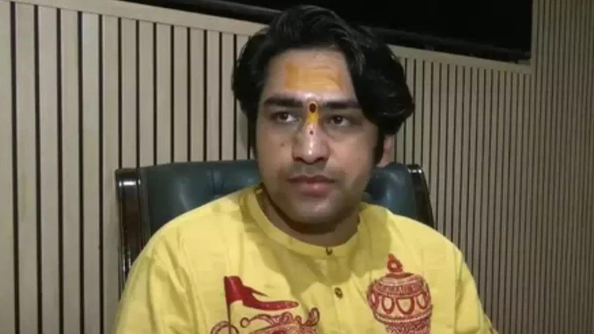 PeoplesUpdate's tweet image. छत्तीसगढ़: बाल-बाल बचे धीरेंद्र शास्त्री, दुर्ग में काफिले के सामने अज्ञात व्यक्ति आया, अचानक ब्रेक लगने से कई गाड़ियां आपस में टकराईं
#CGNews #Durg #PanditDhirendraShastri #ConvoyAccident #PeoplesUpdate