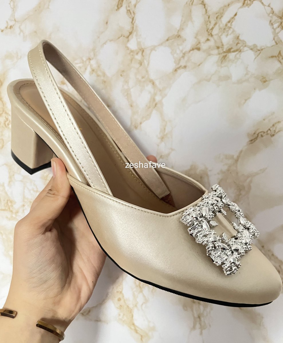 Awet udah setahun 👏🏻
LIAT DETAILNYA 😍
Rapih &amp; cakep kaya heels gue yang 200 ribuan😭

Heels tahu 5cm jadi ga gampang pegel👌🏻
Bisa beli di sini ⬇️
s.shopee.co.id/5q1VU6Nvw8 (beige)

Beli lewat Shopee Video lebih MURAH ⬇️
id.shp.ee/8uxqxa4?smtt=0…
x.com/pweetynxi/stat…