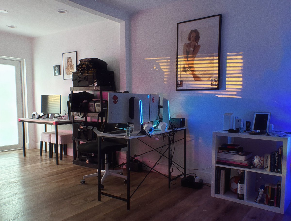 My WorkSpace . . . #desksetup #playstation #StrangerThings5