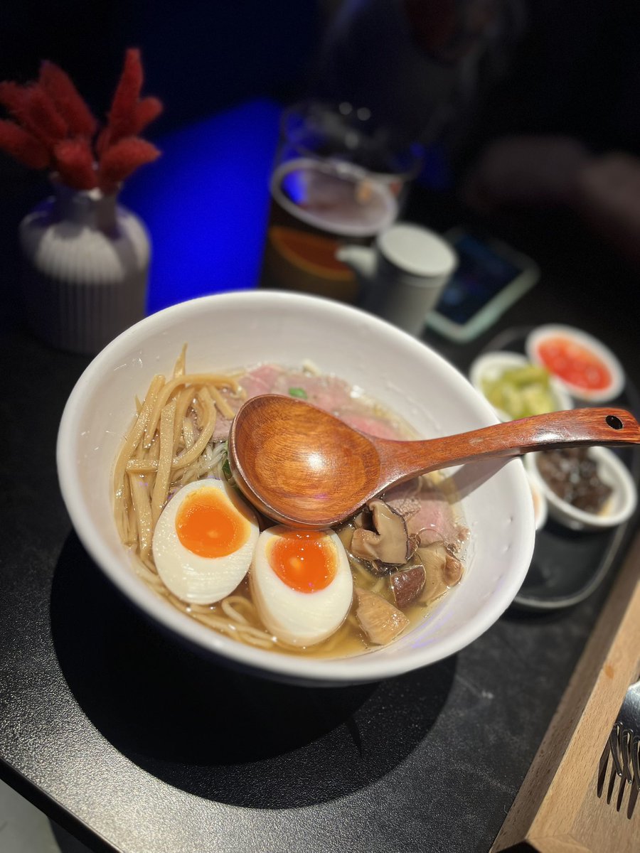 Пили пивы ели рамен и роллы 
И все такое вкусновое