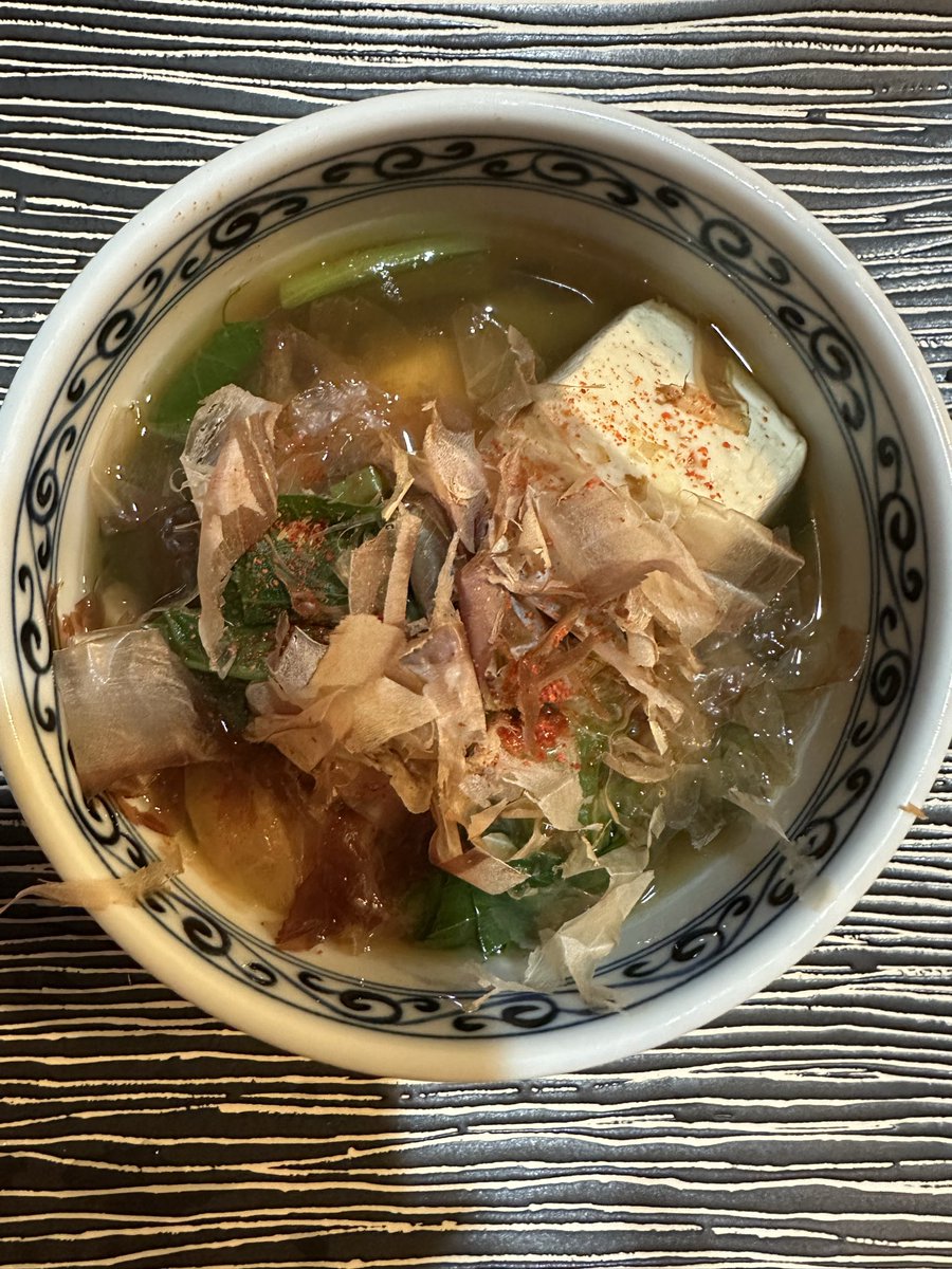 つきたてのふわふわお餅を入手した為、フライングお雑煮をいただきます。