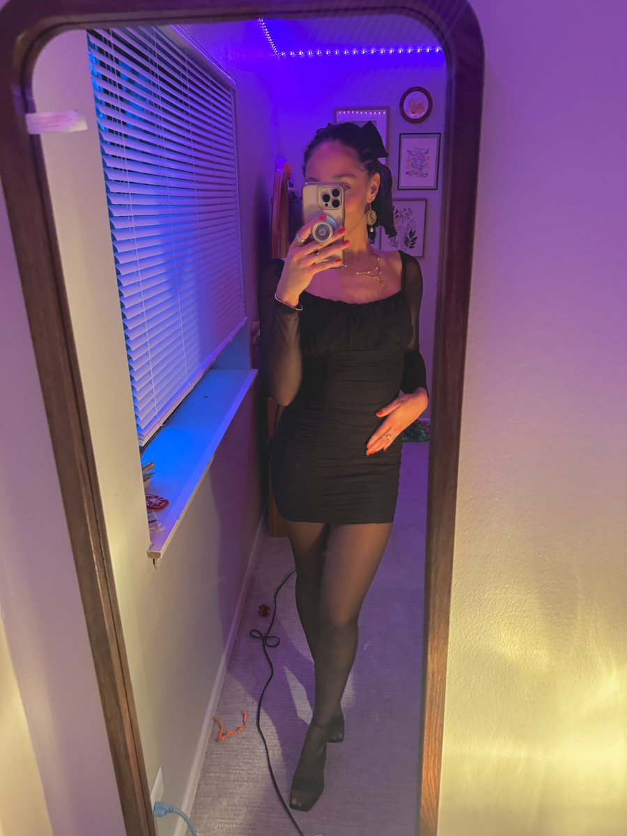 Bound2Boa's tweet image. went to a 5 star dinner with his card…

while he ordered fast food at home for him &amp;amp; his wife. Fair is fair.