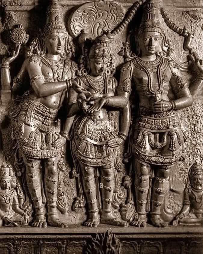 hjsdrpingale's tweet image. मदुरै में(मीनाक्षी और बघवन

चोकानाथा)शिव पार्वती के

विवाह समारोह का दृश्य।

- श्री मीनाक्षी अम्मान मंदिर
मदुरै,तमिलनाडु,भारत