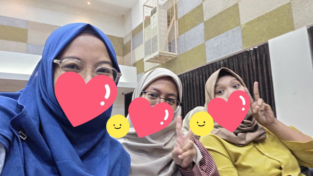 Kaya lagi nganter anak daftar sekolah di iph. 😂😂 
Tengkyuuu kak <a href="/gorgeoussgrl/">itaa</a> dan kak <a href="/its_okkay_/">Tabebuya🌸</a> yg kemarin udah ngejipin tempat karena diriku masih oper bus dan ojek. 🤣
Kita perlu main lagi sebelum aku pindah. 😁