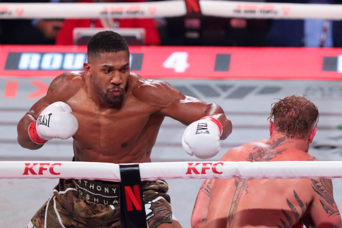 nypost's tweet image. Anthony Joshua in car crash that kills two in Nigeria week after Jake Paul fight trib.al/3BTSmdK