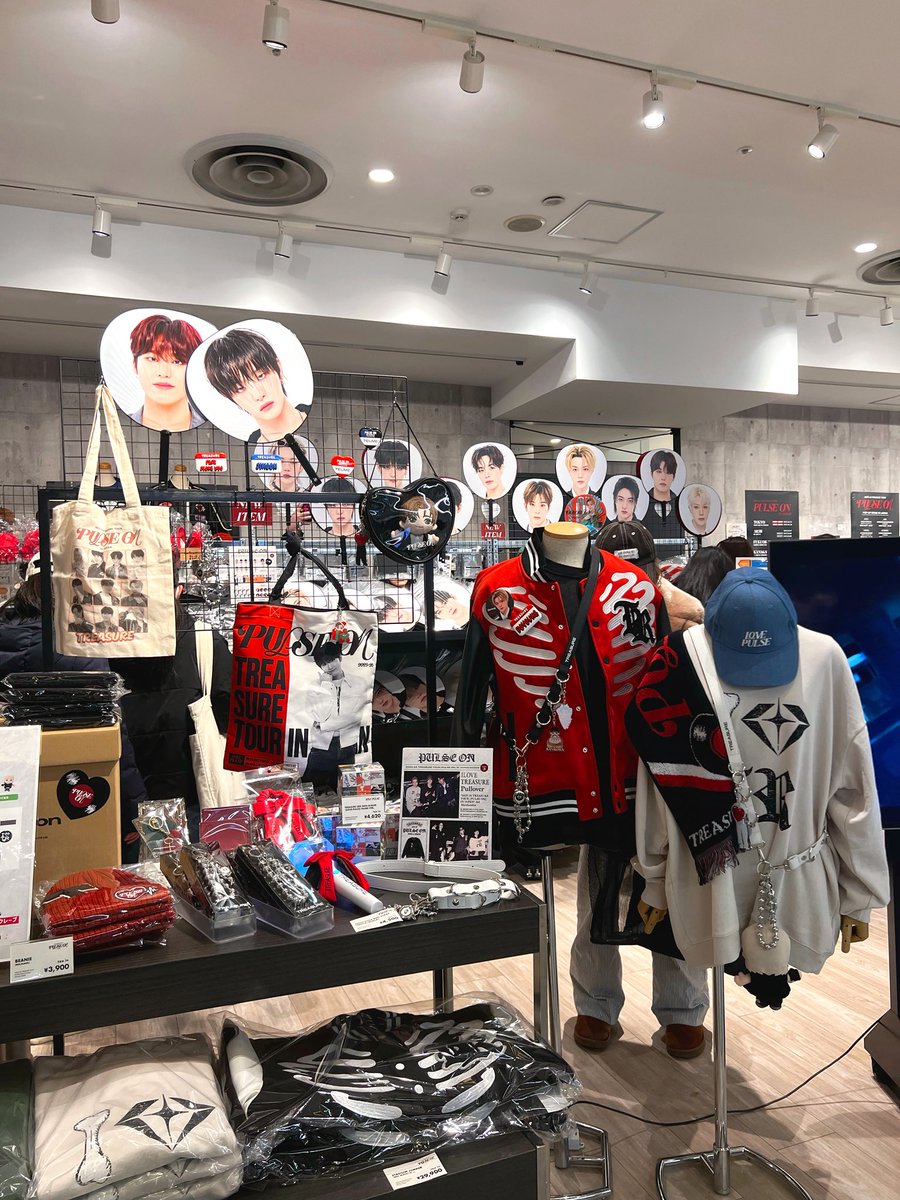 veeahae's tweet image. Biggest pop up that I have ever witnessed frr!!! Legit 2 toko + marion crepes menn! 🤯 (and ada frane photoism juga 😱)

Treasure world domination let’s goo!!! 💎

#TREASURE #트레저 #トレジャー #PULSE_ON_IN_JAPAN